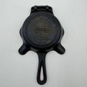 Vintage Griswold #00-570 Mini Cast Iron Skillet Ashtray Match Holder